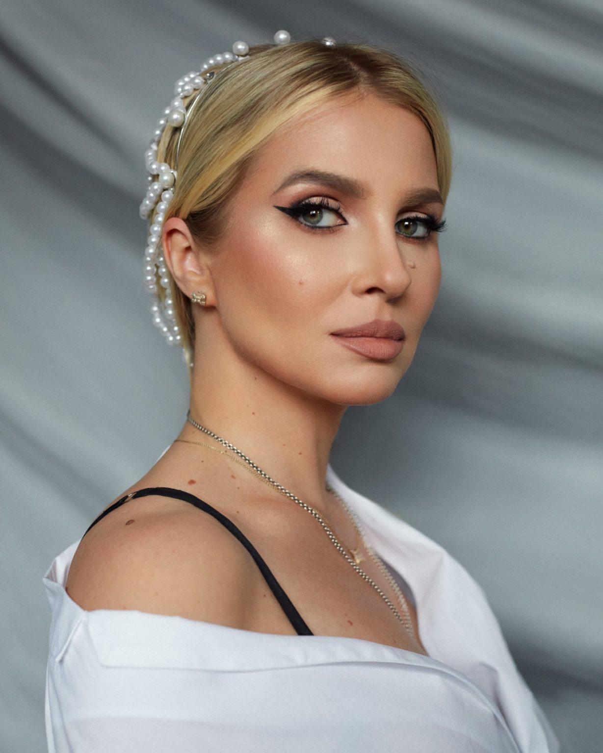 Cuceritoarea de primari si interlopi Monica Munteanu