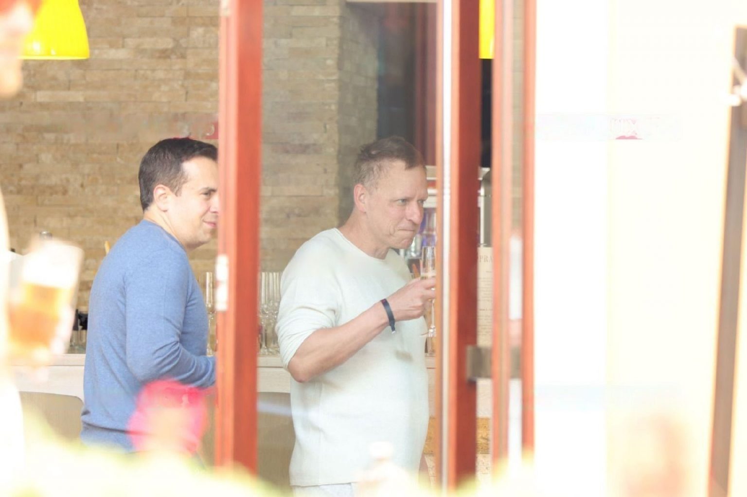 VIDEO EXCLUSIV. Cum s-au îmbrăcat Peter Thiel si Matt Danzeisen la prânzul oficial din Brașov