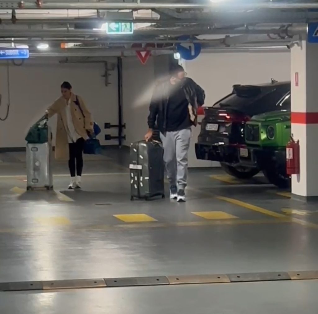 Ion Țiriac Jr.și Sorana Cîrstea,surprinși de paparazzi la întoarcerea de la Australian Open