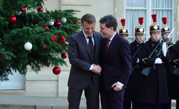 Nicușor Dan, gafă diplomatică la Palatul Élysée: a confundat locul pentru fotografii cu Emmanuel Macron. Întâlnirea rămâne însă una productivă