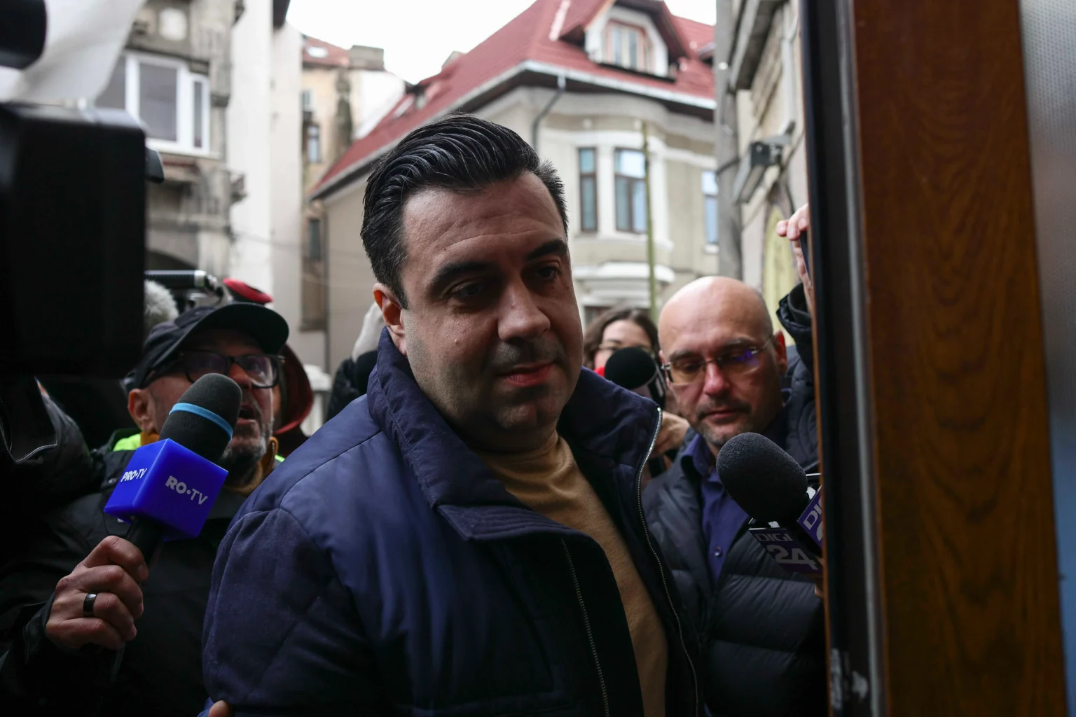 Fostul ministru al Transporturilor Răzvan Cuc, reținut de DNA pentru 24 de ore într-un dosar de mită de sute de mii de euro
