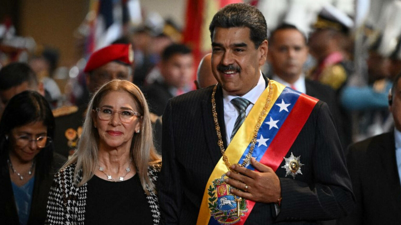 SUA atacă Venezuela: Președintele Nicolás Maduro și soția sa, capturați într-o operațiune militară fără precedent