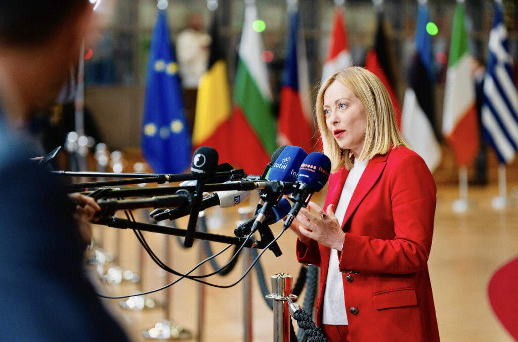 Reacție dură la nivel înalt: Giorgia Meloni îl critică pe Donald Trump pentru atacurile la adresa Papa Leon